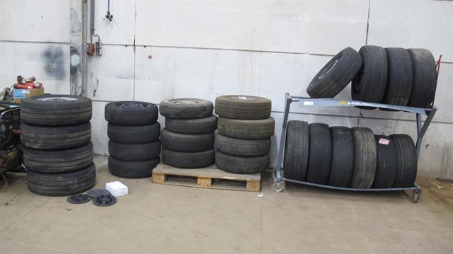 Diversen diverse velgen met banden / 26 stuks