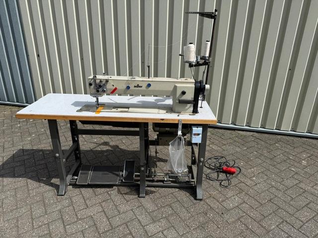 Naai- en lockmachines industriële naaimachine Adler 457-65-373