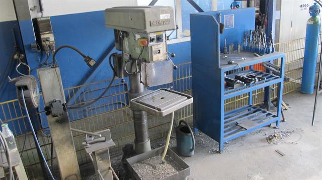 Boor - freesmachine kolomboormachine Alzmetall