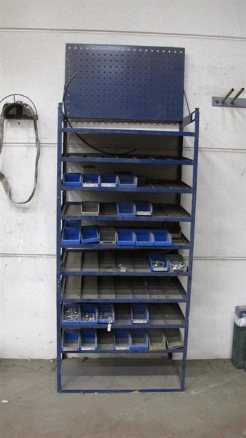 Werkplaats toebehoren materiaalrek met diverse inhoud