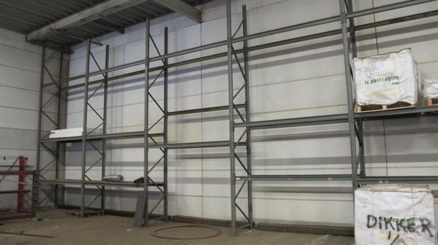Magazijnstelling palletstelling 15 staanders en 76 liggers
