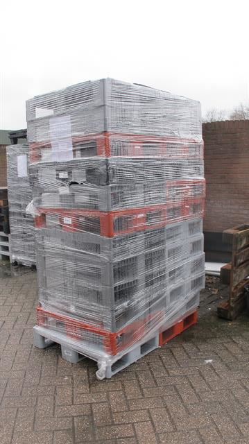 Kunststof pallets zware kunststof pallets  80x60x16cm 24 stuks / gesloten dek