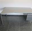 kantine/kantoor bureau met vast ladenblok 1
