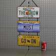wandbord van metaal Show Must Go On / 3 stuks